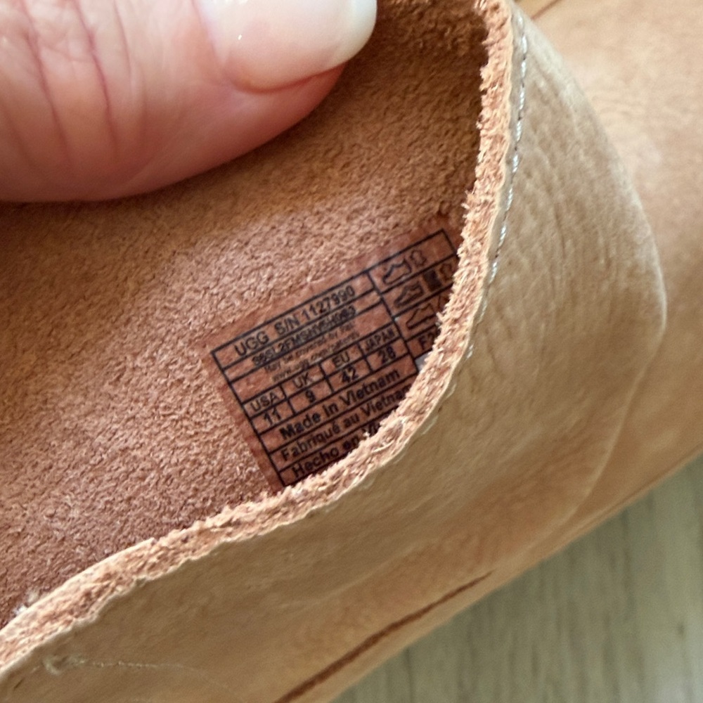 UGG Women's Tan Ankle Boots NWOT - Picture 10 of 12